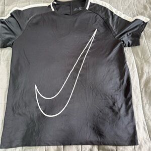 Nike Men's Black T-Shirt